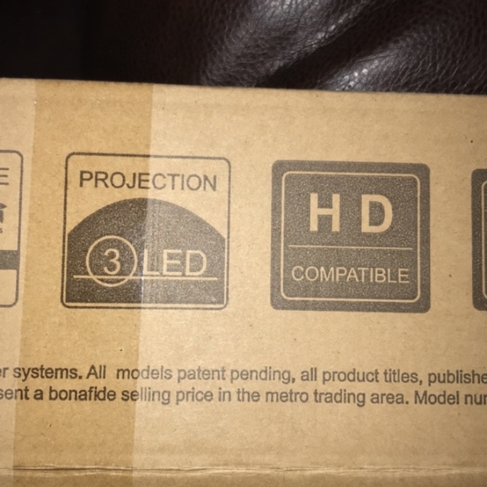 Insight 72” Manual Projector Screen - Picture 4 of 8